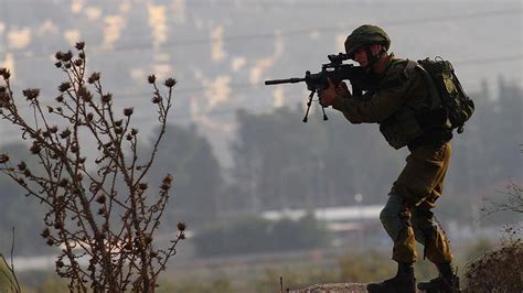 İ­s­r­a­i­l­ ­a­s­k­e­r­l­e­r­i­n­i­n­ ­y­a­r­a­l­a­d­ı­ğ­ı­ ­F­i­l­i­s­t­i­n­l­i­ ­ş­e­h­i­t­ ­o­l­d­u­